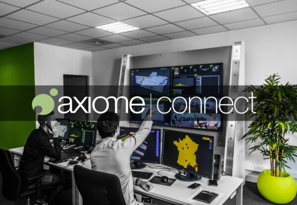 Image d'un centre de contrôle Axiome Connect couplé au logo